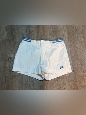 NIKE VINTAGE WHITE TENNIS WOMENS SHORTS SIZE 34